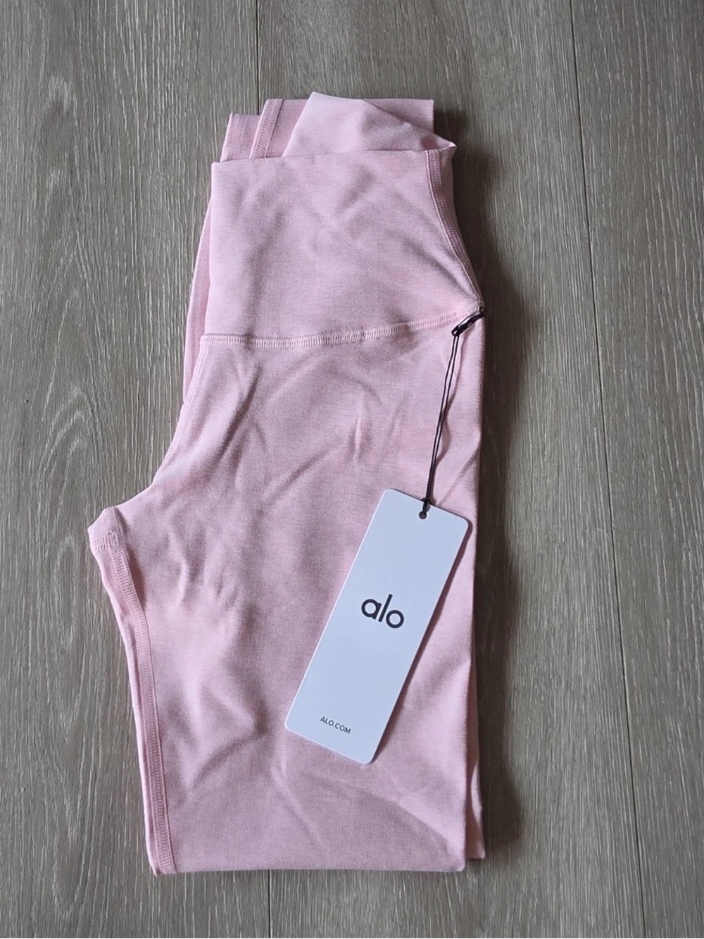 ALOSOFT
HIGH-WAIST 7/8
HIGHLIGHT
LEGGING
Size smalL
BNWT